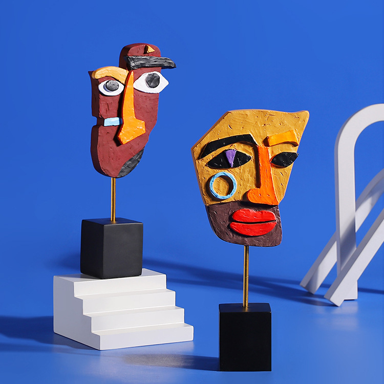 Art Craft Cafe - Estatua retorcida colorida con cara abstracta,